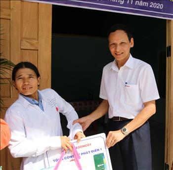 EVNGENCO1 trao nhà tình nghĩa và hỗ trợ người dân vùng lũ tại tỉnh Quảng Nam