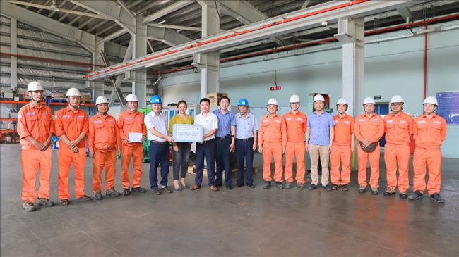 Công đoàn EVNGENCO1 thăm, tặng quà cho đoàn viên, người lao động Công ty Nhiệt điện Nghi Sơn nhân Tháng công nhân năm 2023