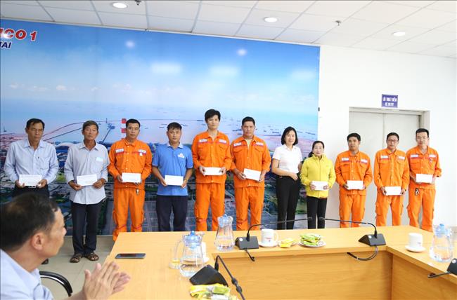 Công đoàn EVNGENCO1 thăm hỏi người lao động Công ty Nhiệt điện Duyên Hải nhân Tháng công nhân